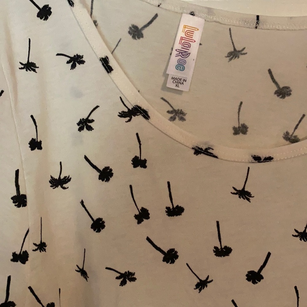 Lularoe long sleeved Lynnae shirt